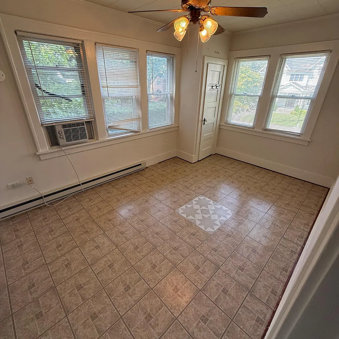 4 bed, 2.0 bath, 1770 sqft, $4,000 — Photo 3