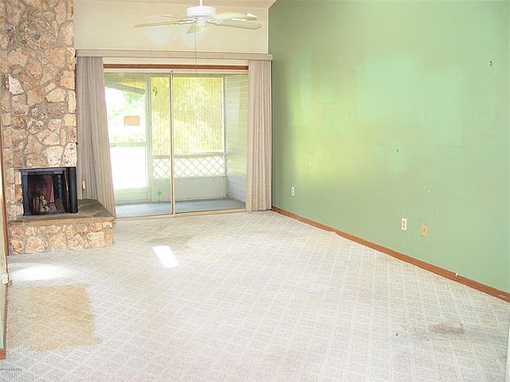 2nd image of 933 Meadow View Dr APT B