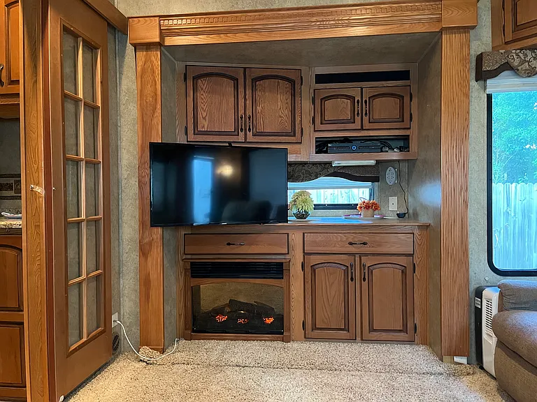 111 Kenwood Ave — Photo 8