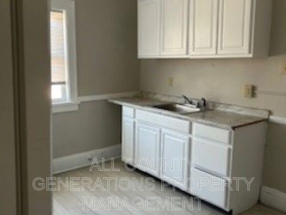 3rd image of 4512 E 131st St #1