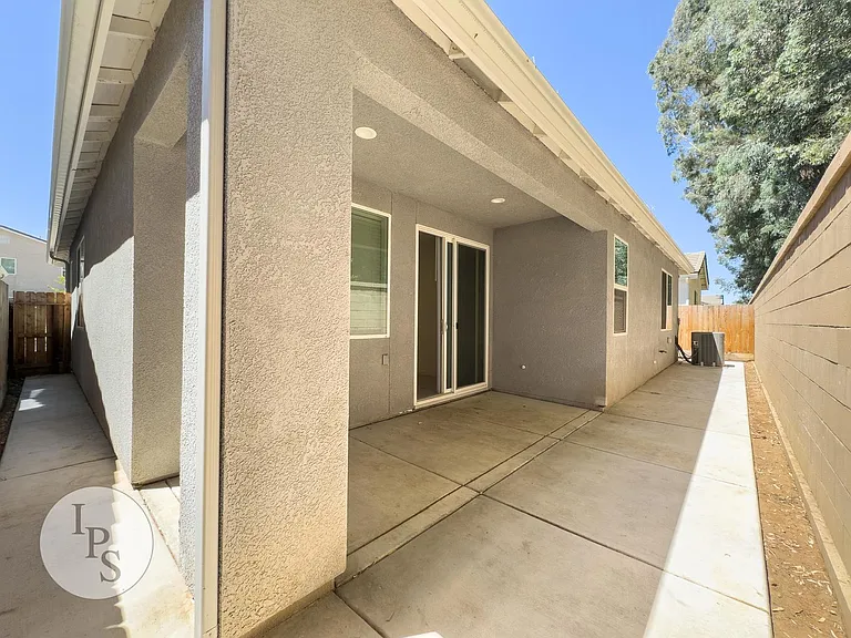 1457 Las Rosas Ave — Photo 27