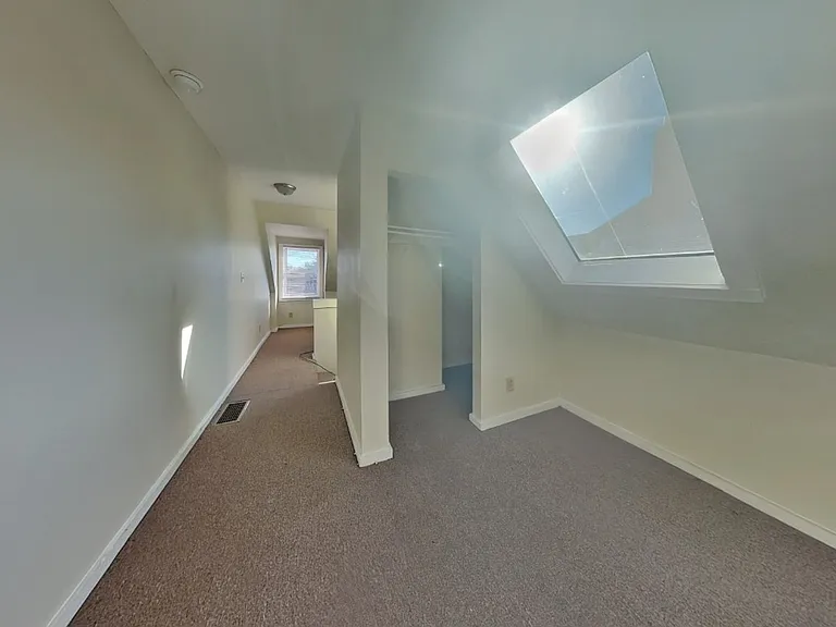 1365 Indianola Ave — Photo 12