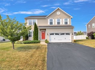 38 Middlebury Ln, Lancaster, NY 14086