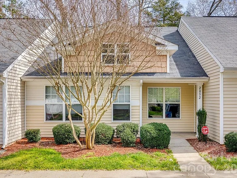 2052 Shady Pond Dr — Photo 1
