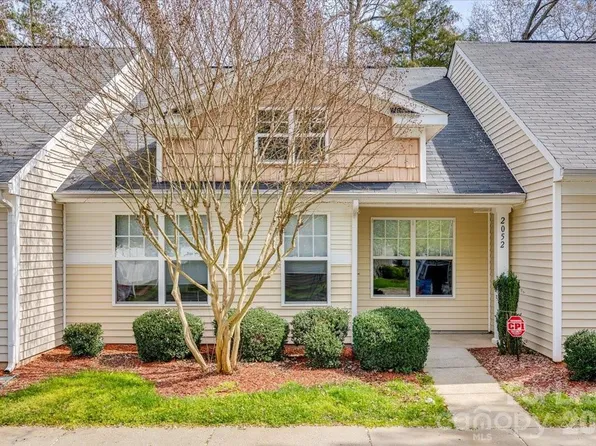 2052 Shady Pond Dr, Lake Wylie, SC 29710