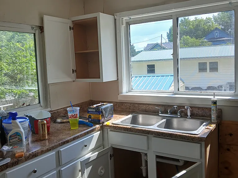 705 W H St — Photo 6