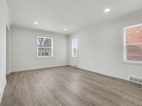 5th image of 13892 Bringard Dr