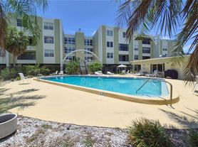 4681 1st St NE, Saint Petersburg, FL