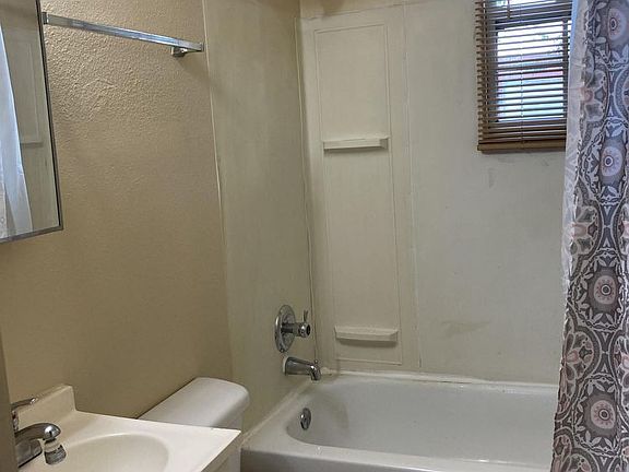 5th image of 3707 Mistletoe St
