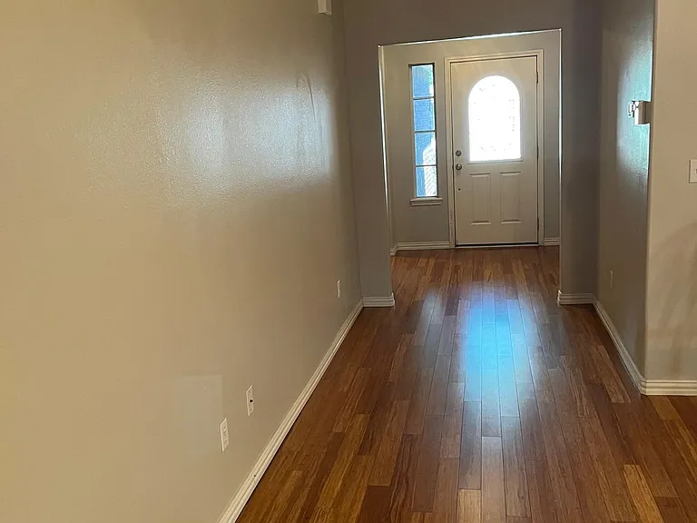 1120 La Mirada — Photo 4