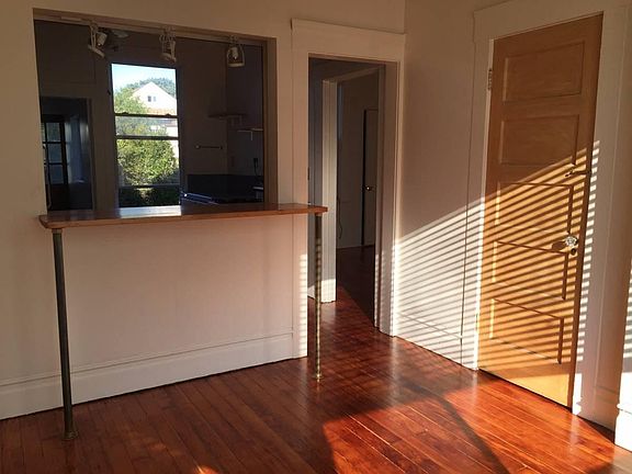 5th image of 328 Delano Ave
