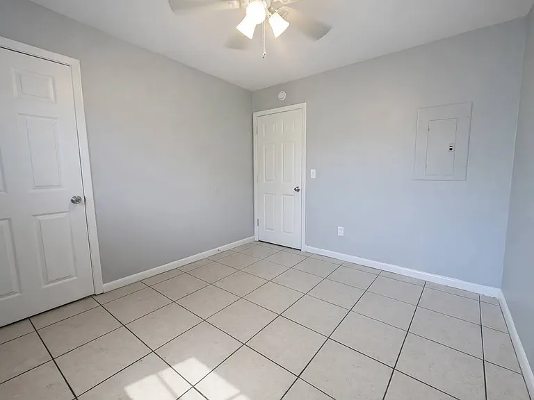 1105 W Arch St #A — Photo 5