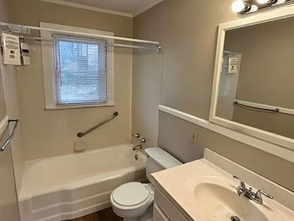 4th image of 915 Ross Ave