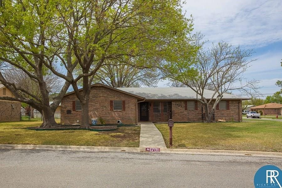 1st image of 1701 Southgate Dr