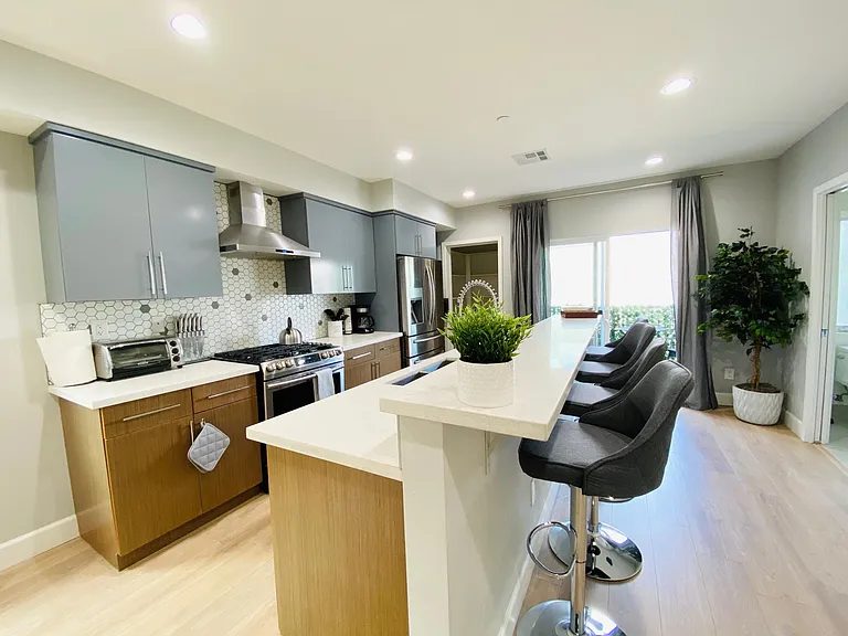 855 N McCadden Pl — Photo 14
