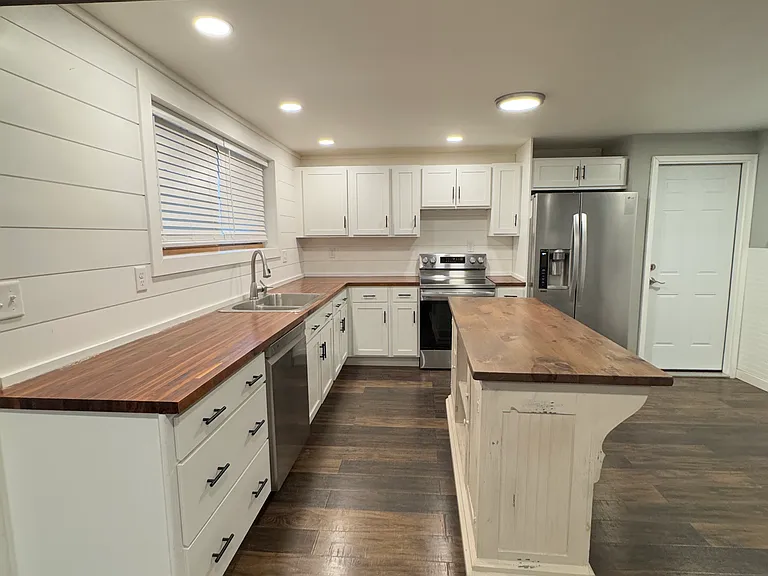 kitchen/dining area