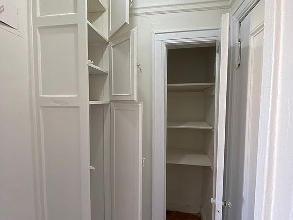 4th image of 26-80 30th St #5EE