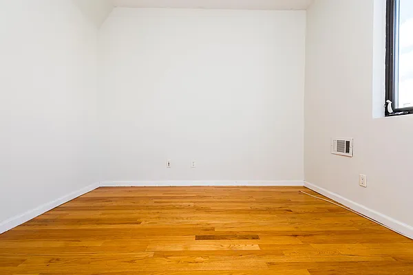 Rented by Nooklyn NYC LLC | media 54