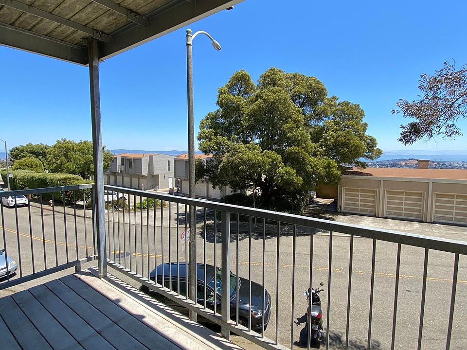 1st image of 135 Gardenside Dr