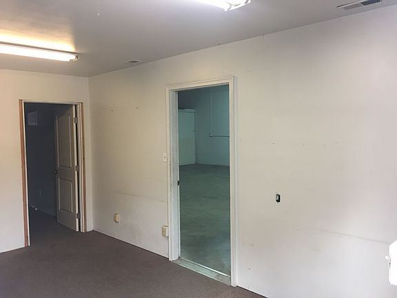 3rd image of 204 W 38th St