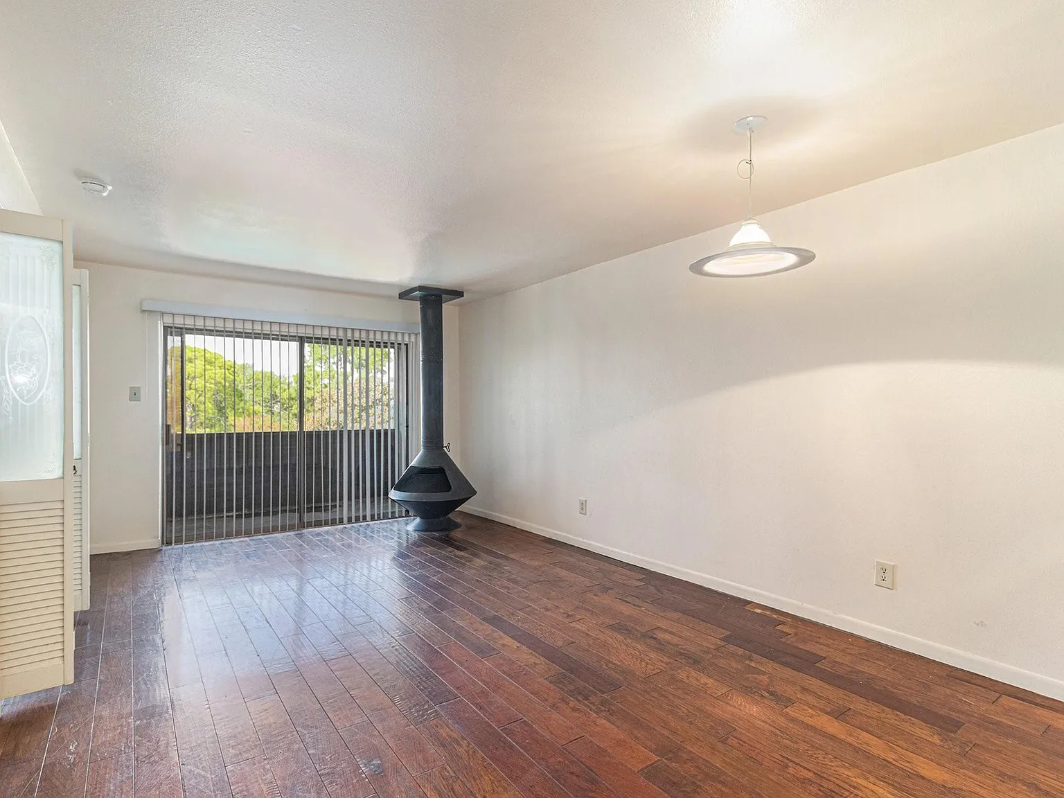 1 bed, 1.0 bath, 742 sqft, $1,100 — Photo 3