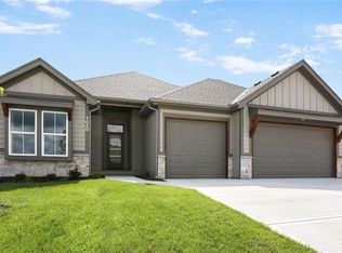 7050 NW Yulich Ct, Parkville, MO 64152