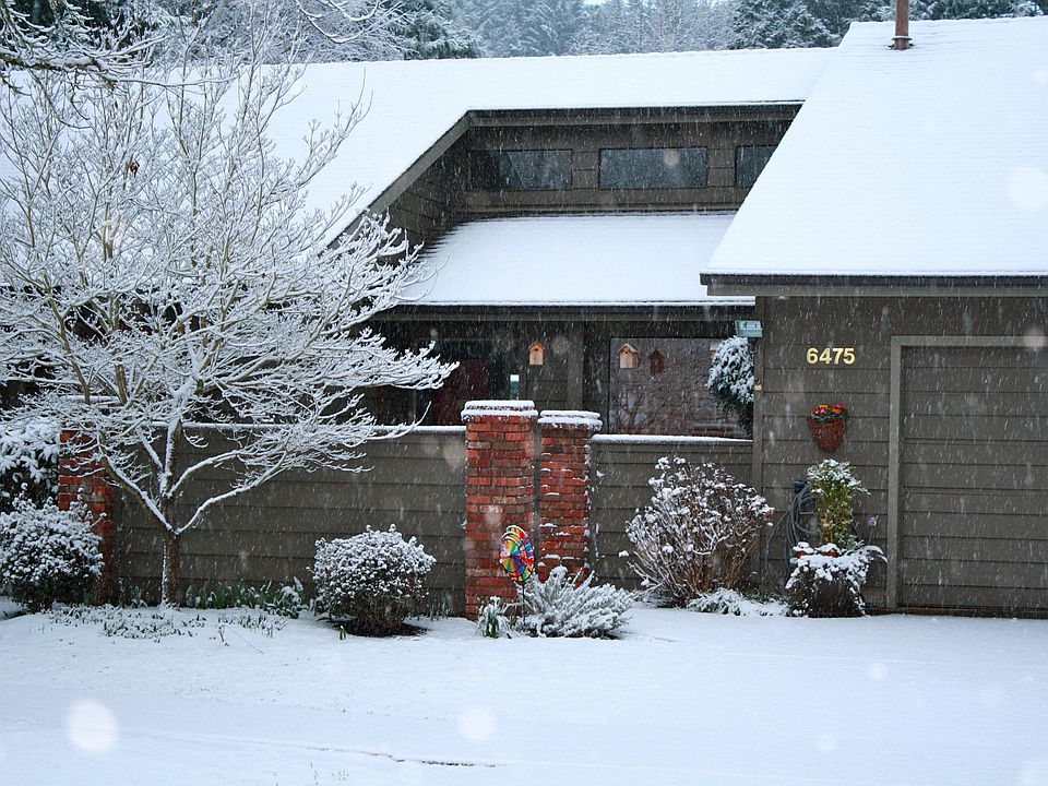 Delightful Garden Setting Front AND Back