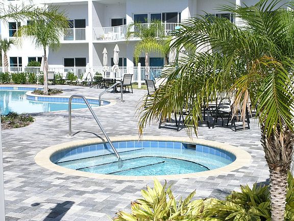 5th image of 2 Oceans West Blvd APT 409