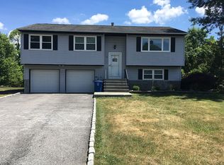 8 Amato Dr, Poughkeepsie, NY 12601
