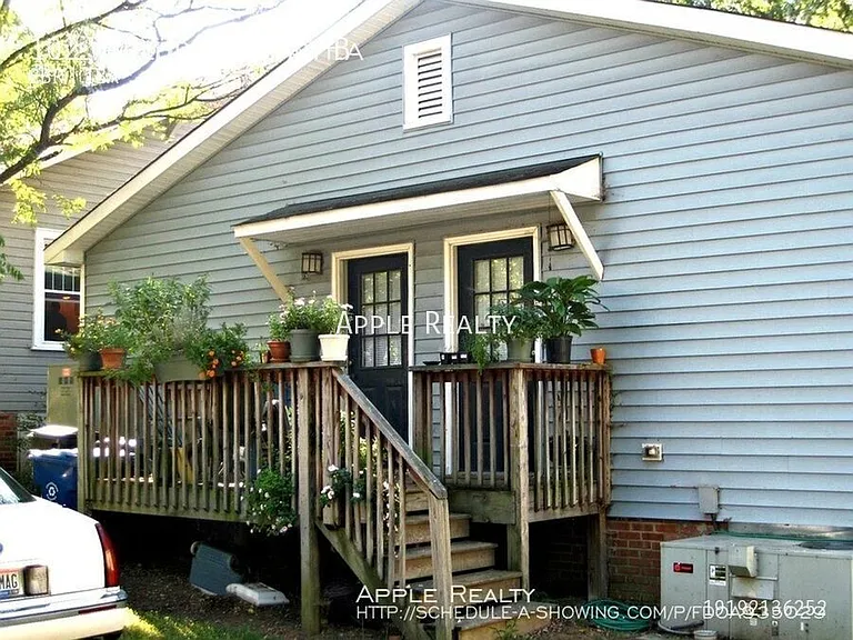 102 W Club Blvd #B — Photo 2
