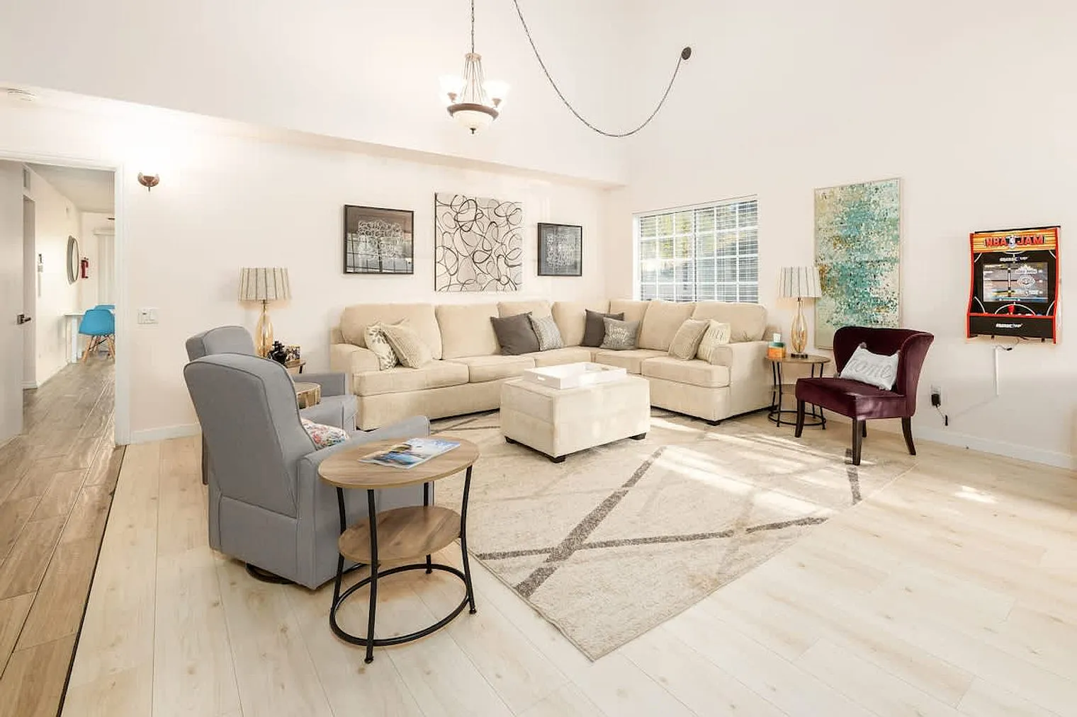 5 bed, 3.0 bath, 2454 sqft, $7,439 — Photo 4