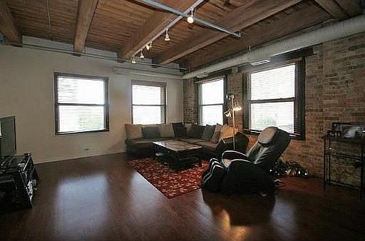 4th image of 225 W Huron St APT 315