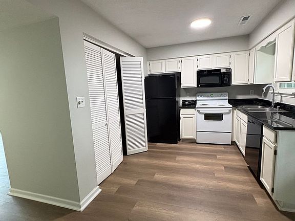 4th image of 455 E 3rd Ave #26