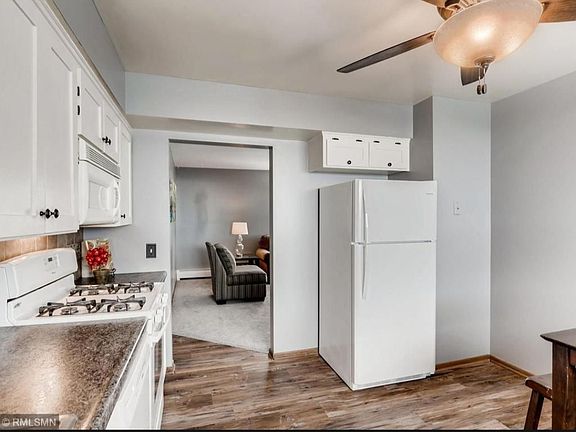 4th image of 136 7th Ave S #2