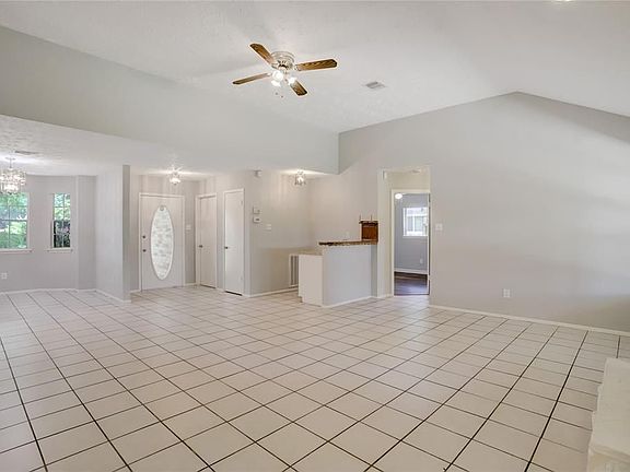 4th image of 17110 Aprilmont Dr