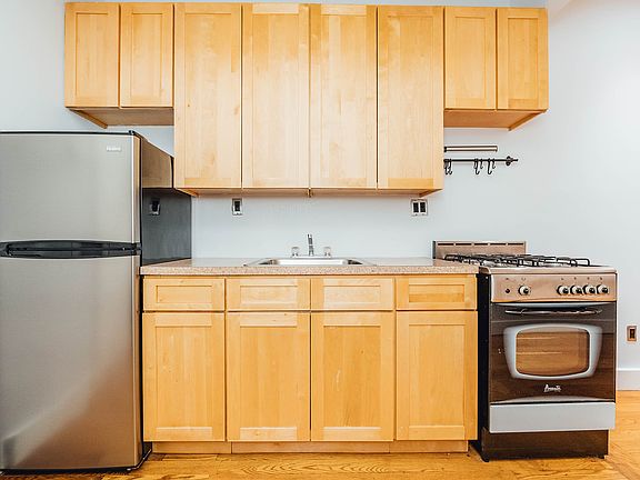 4th image of 885 Saint Johns Pl APT 3