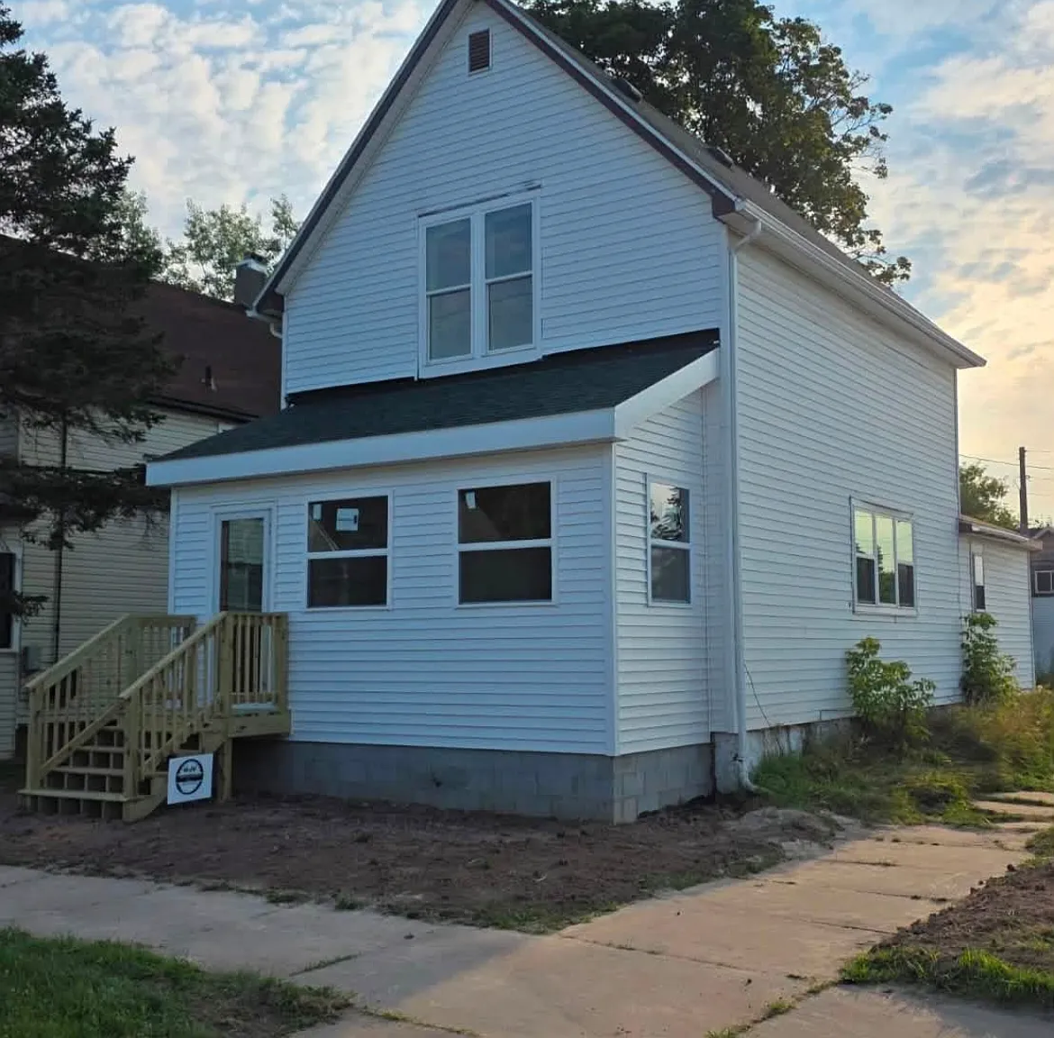 3 bed, 1225 sqft, $1,700 — Photo 1