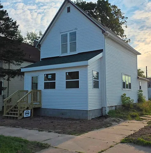 823 Swinton St Photo 1