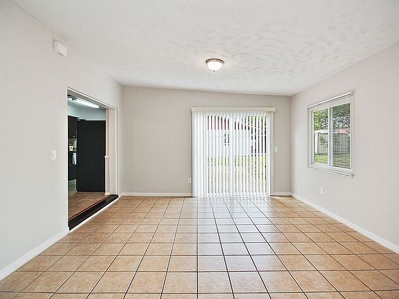 4th image of 932 Park Manor Dr