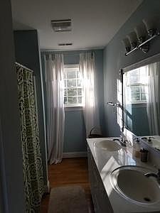 4th image of 1901 Greenbrier Cir
