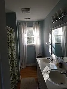 1901 Greenbrier Cir — Photo 4