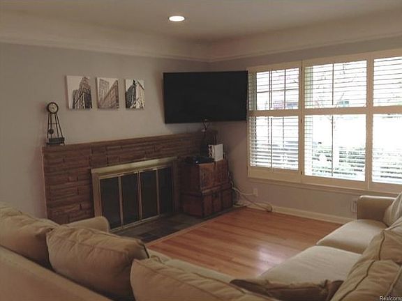 3rd image of 16961 Kinross Ave