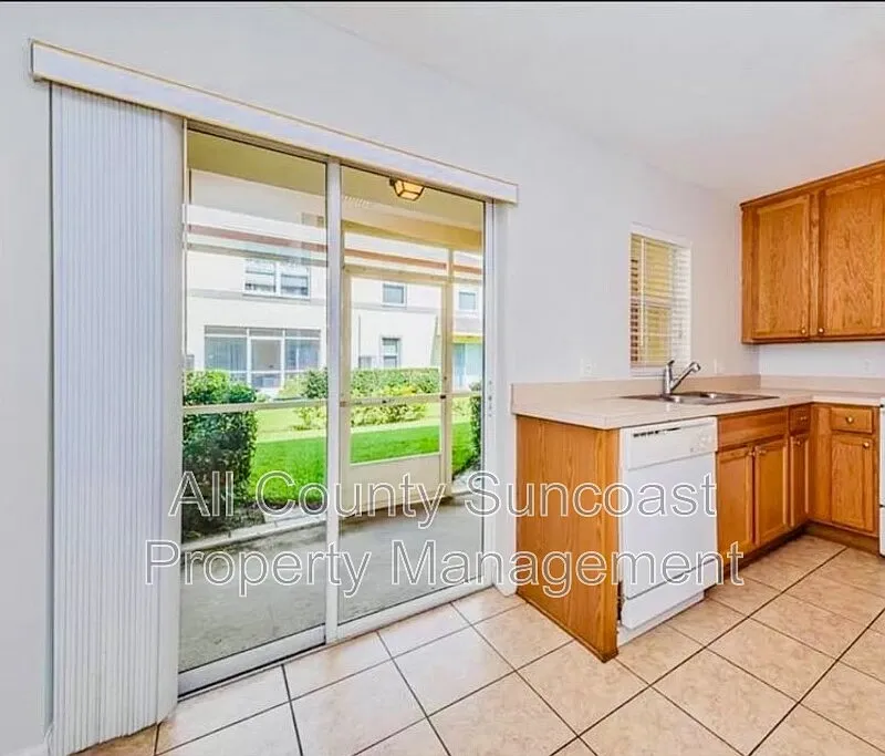 2 bed, 2.5 bath, $2,000 — Photo 2