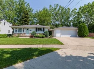 116 Daniel Ct, Combined Locks, WI 54113