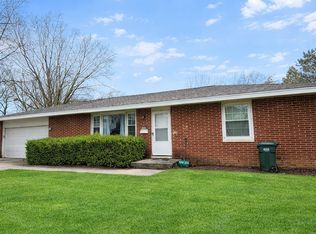 1402 E McHenry St, Urbana, IL