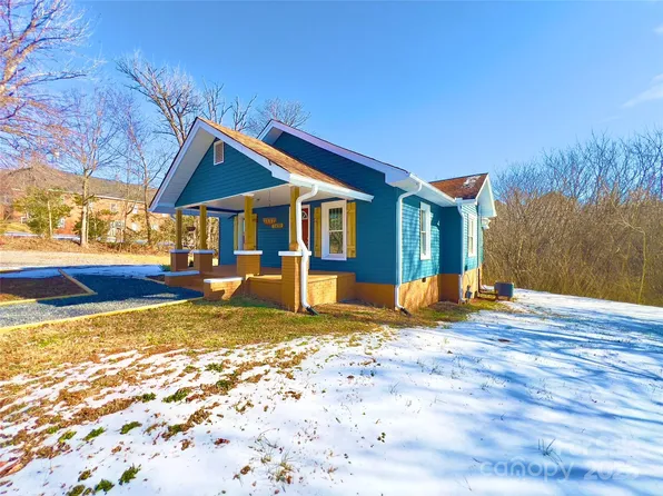 1431 2nd St SW, Hickory, NC 28602