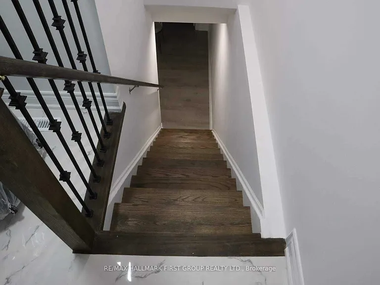 1627 Baggins St #LOWER — Photo 17