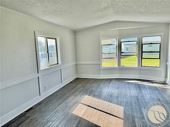 3rd image of 711 Cougar Cir