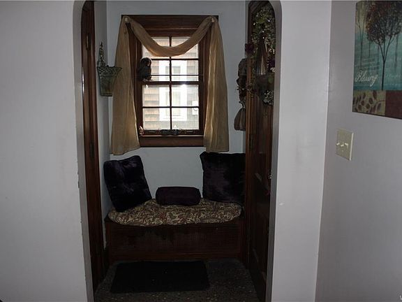 2nd image of 2437 Whitney Ave