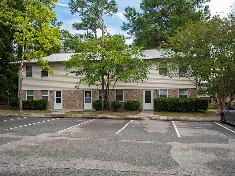 Woodlocke Apartments — Photo 11